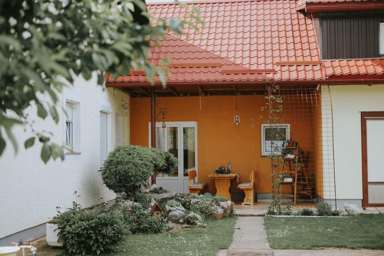 Studio Apartman Krosna Perusic Exterior foto