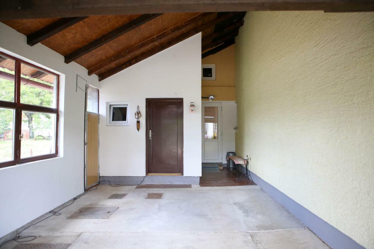 Studio Apartman Krosna Perusic Exterior foto